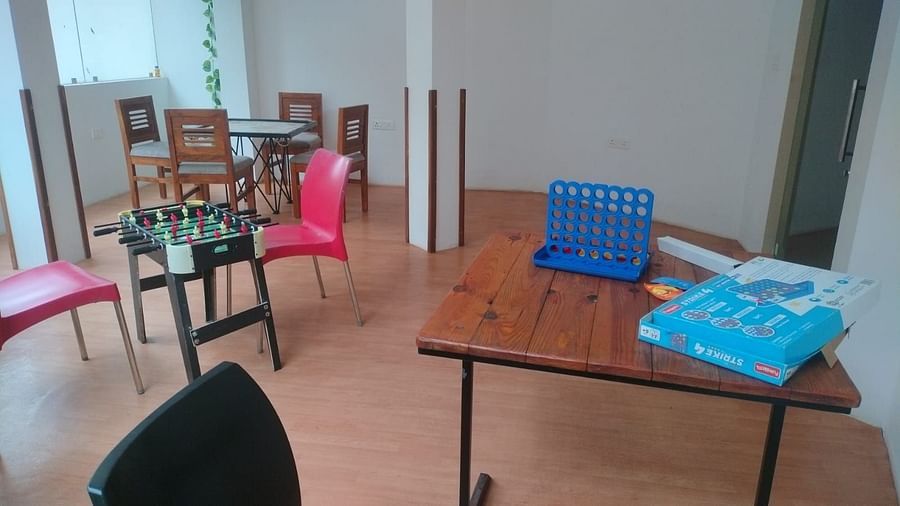 Indoor games room with chairs and a Connect Four game on the table at The Verda de Miranda Resort.