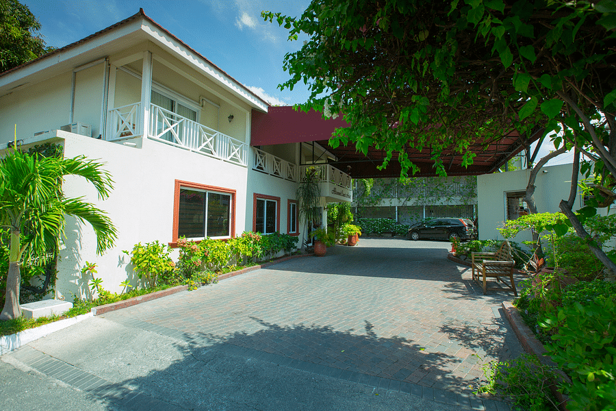 alt-text Hotel port cochere