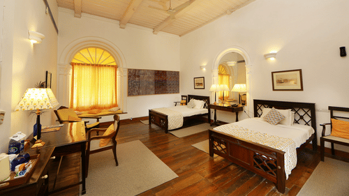 The Tower House - The Noronha room with two beds in a room and a work desk