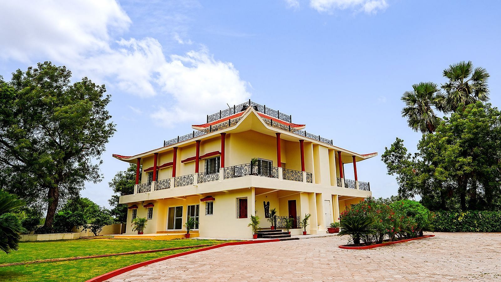 Vasundhara Villa - Scenic farmhouse with traditional architecture surrounded by greenery in Hyderabad