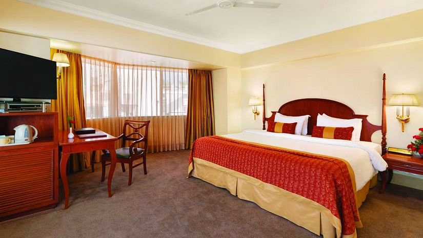 Executive Salon at Hotel Ramada Plaza Palm Grove Juhu Beach Mumbai, Hotel rooms near Juhu Mumbai asdfds (3)