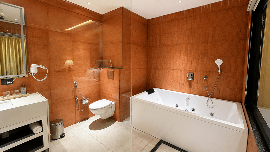 Evoke Suit Room Washroom (4)