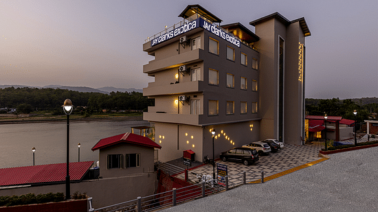 Facade of Jay Clarks Exotica, Nahan by the lake as the evening is is arriving
