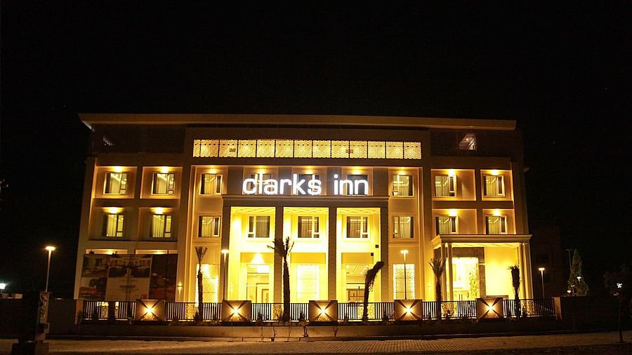 Facade of our hotel in Aligarh  03