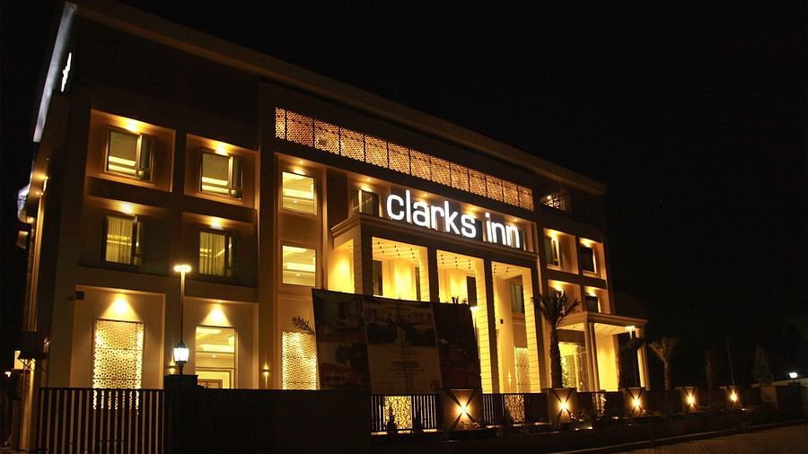 Facade of our hotel in Aligarh  02
