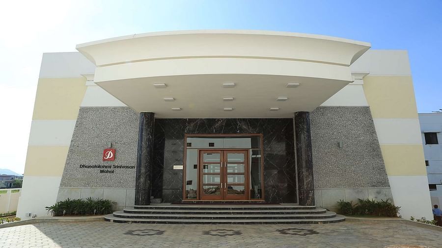 Facade of DS Mahal Hall at Dhanalakshmi Srinivasan Hotels, Perambalur with a backdrop of clear sky