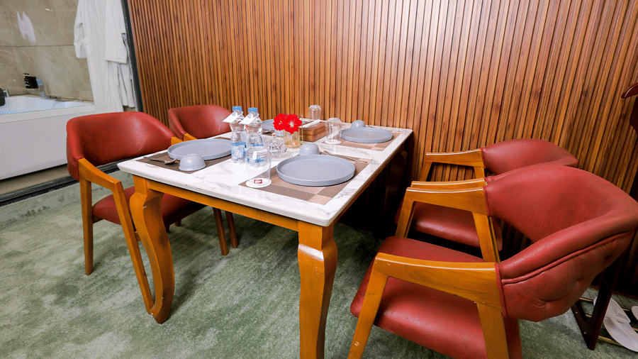 Emerald Suite Dining Area