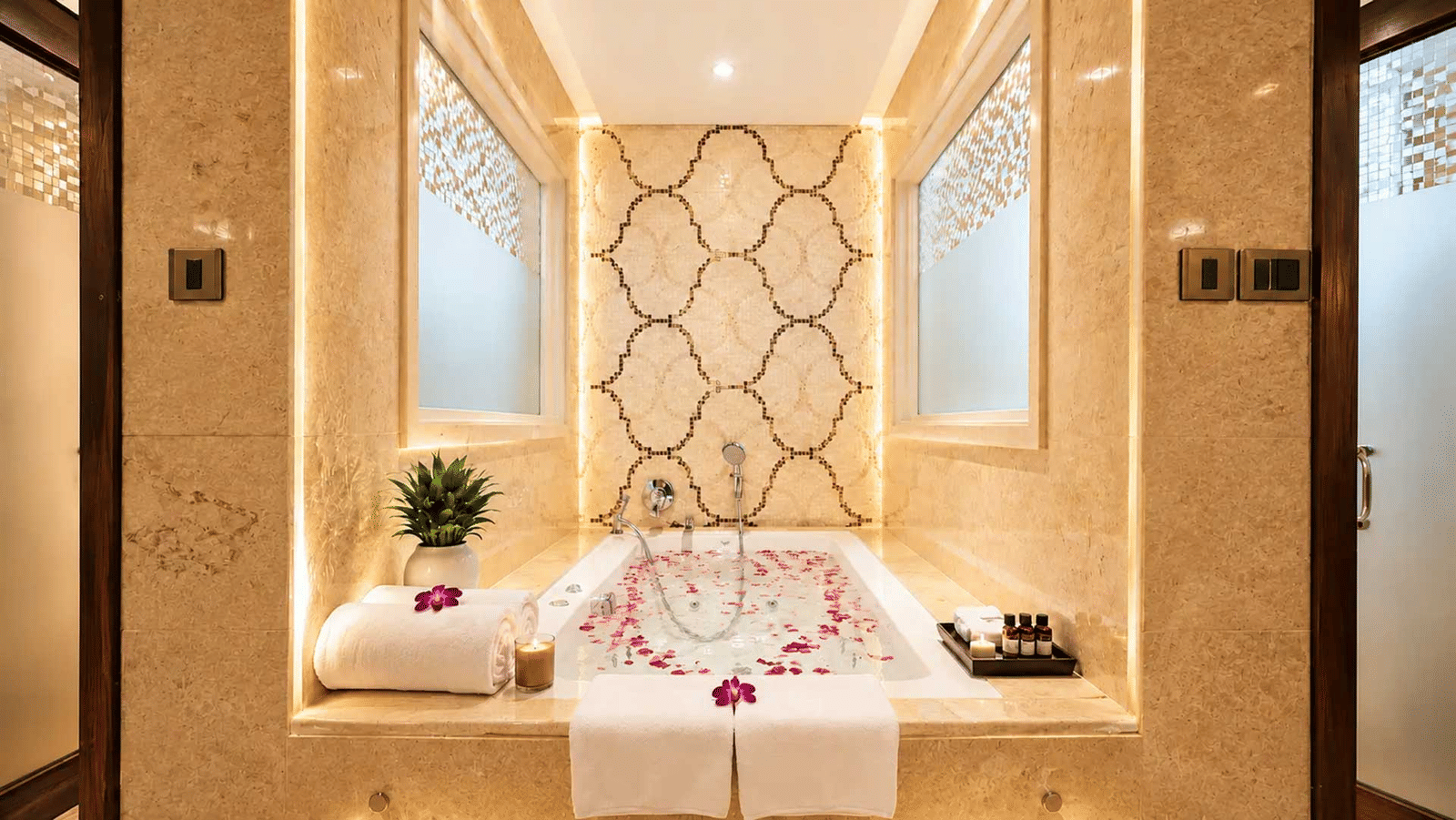 Royal-Fragrant-Suite-with-Private-Terrace-Mountain-View-Bath-Room2