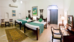 Deo Bagh - 17th Century, Gwalior - twin sharing beds and a work station at the Ranjeet Mahal room in Gwalior