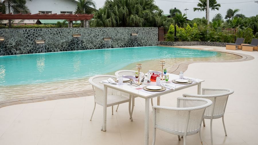 swimming pool
