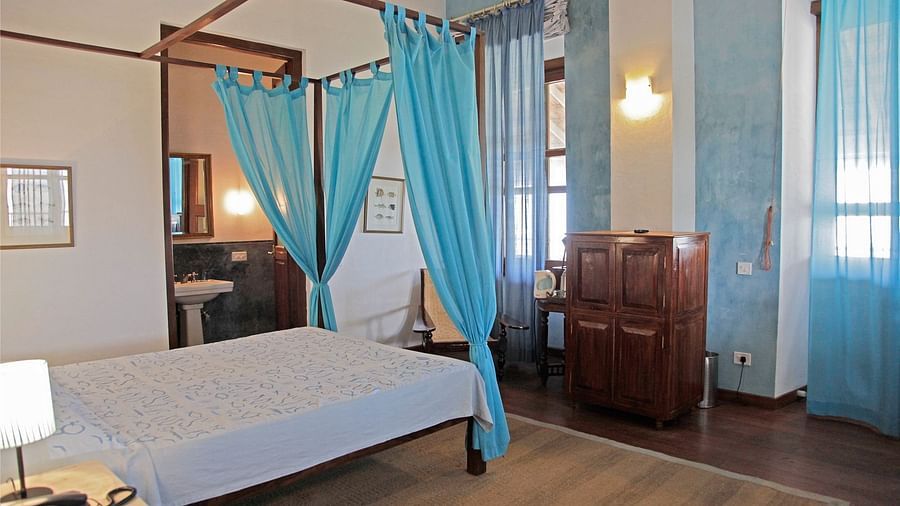 Queen Anna Sophia - Sea View Room, The Bungalow on the Beach Tranquebar, Hotels In Nagapattinam