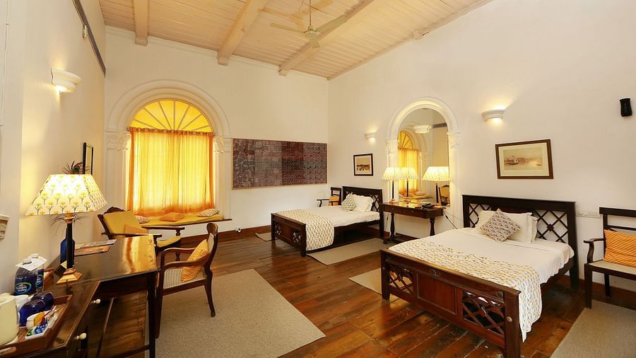 The Tower House - The Noronha room with double beds and a separate workdesk with night lamp