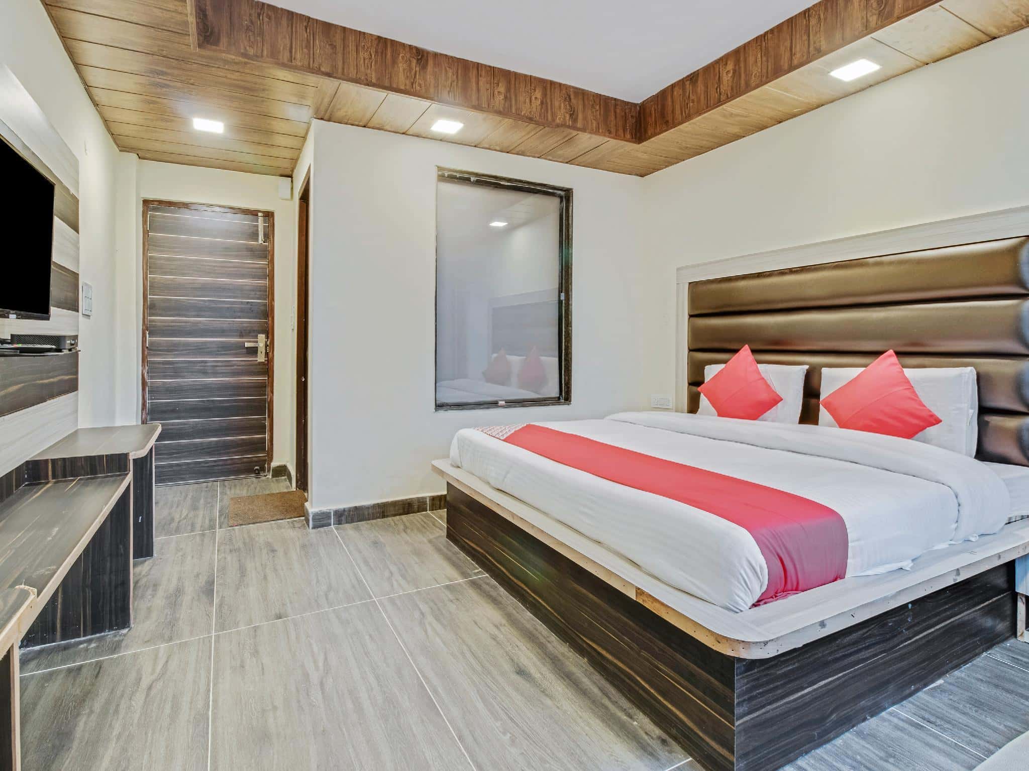 Premium valley-facing room at Hotel Highland, Dalhousie