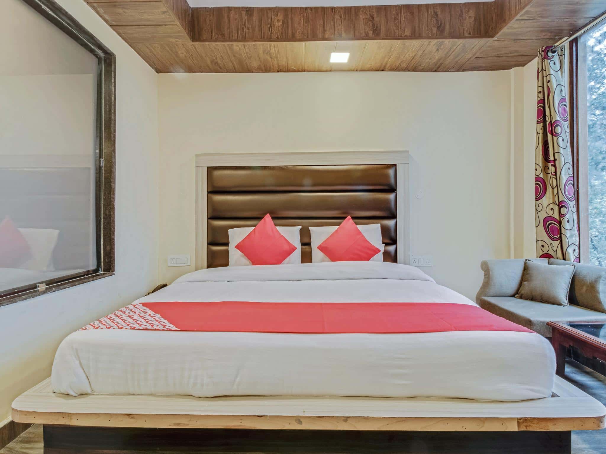 Premium valley-facing room with window seating at Hotel Highland, Dalhousie