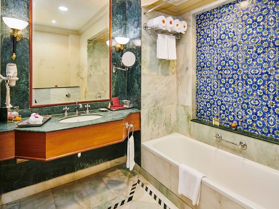 28 Luxury Suite E