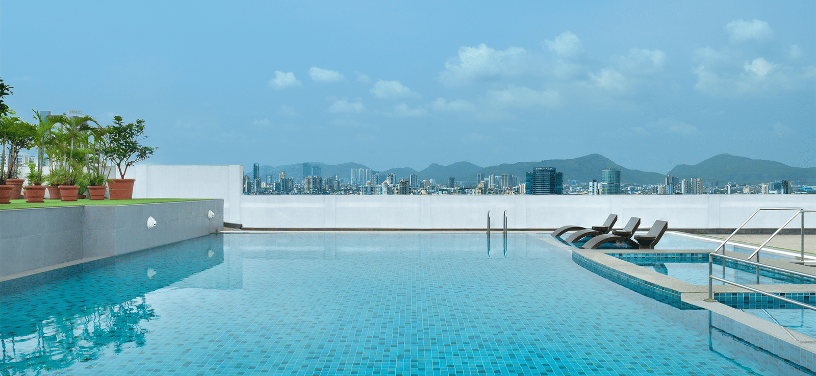 Chill-Swimming-2214-x-1020