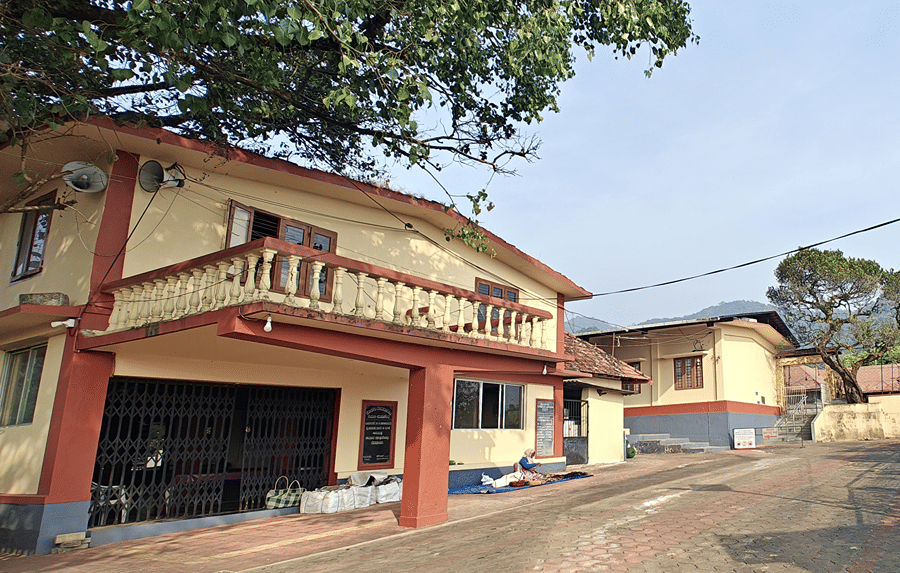 The exterior of Padi Igguthappa Temple