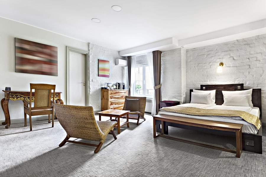 alt-text bigstock-Hotel-Room--Vacation-Concept--294955831