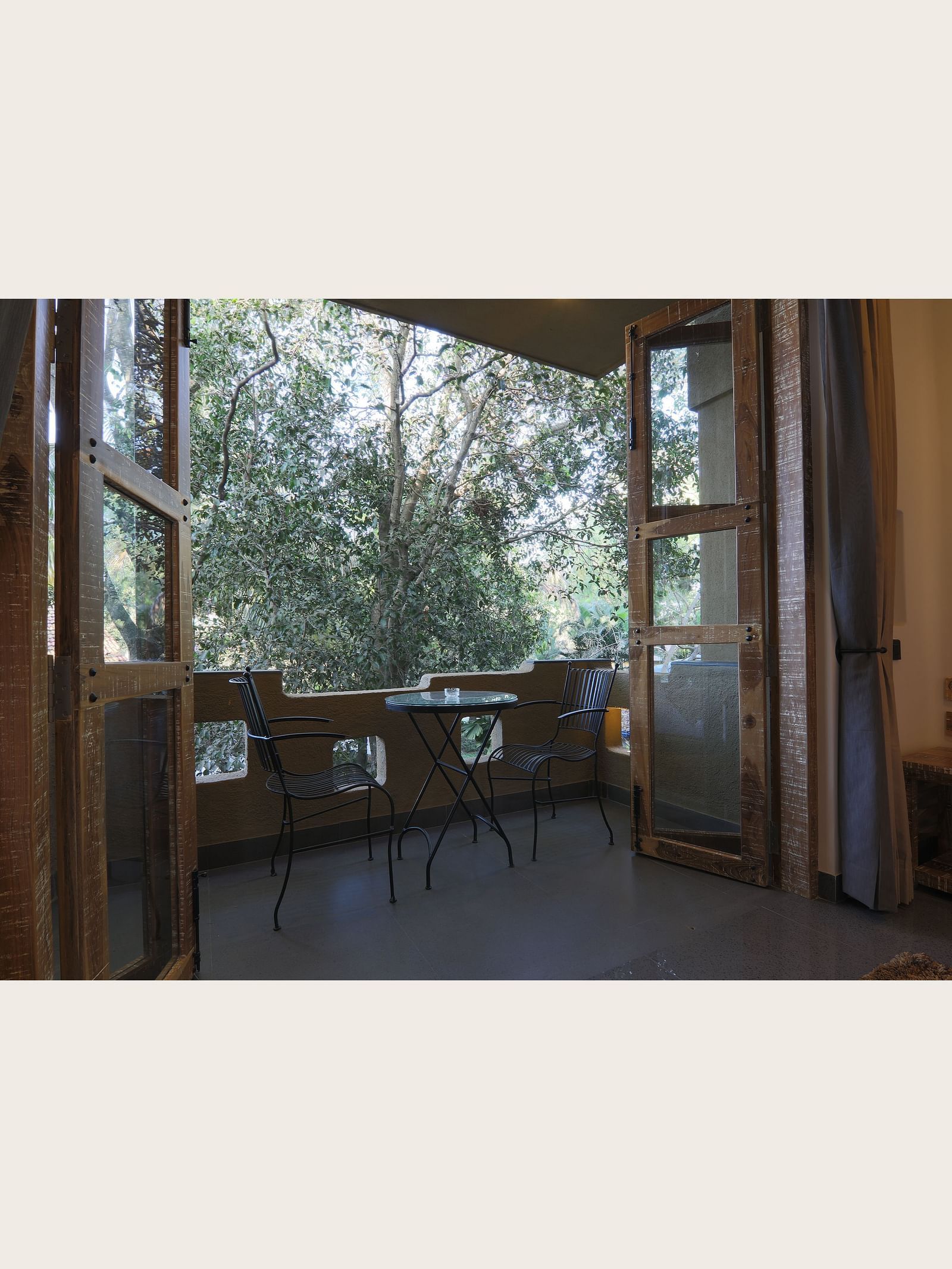 Room   Balcony 4