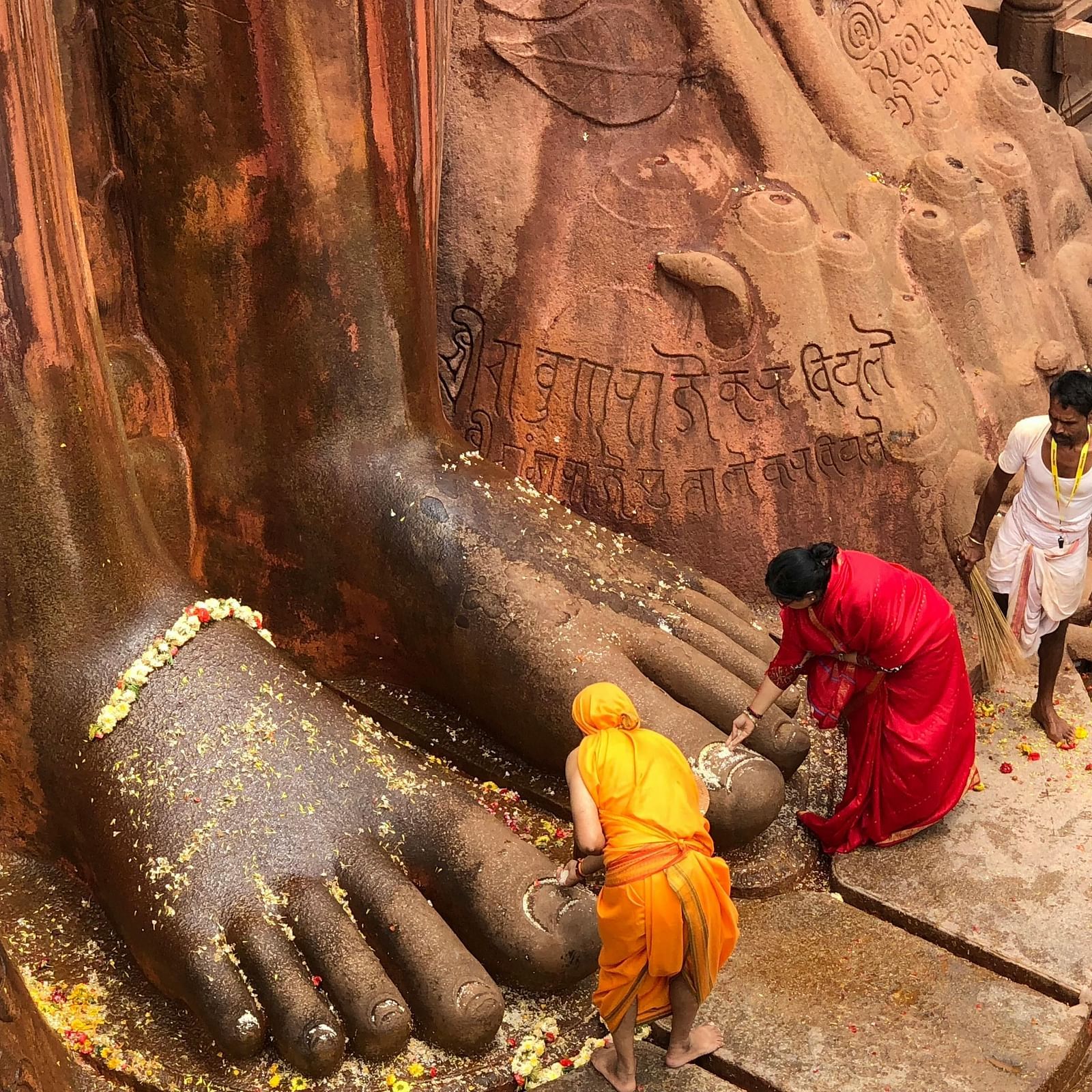 image of a group of devotees washing the feet of bhagwan bahuballi