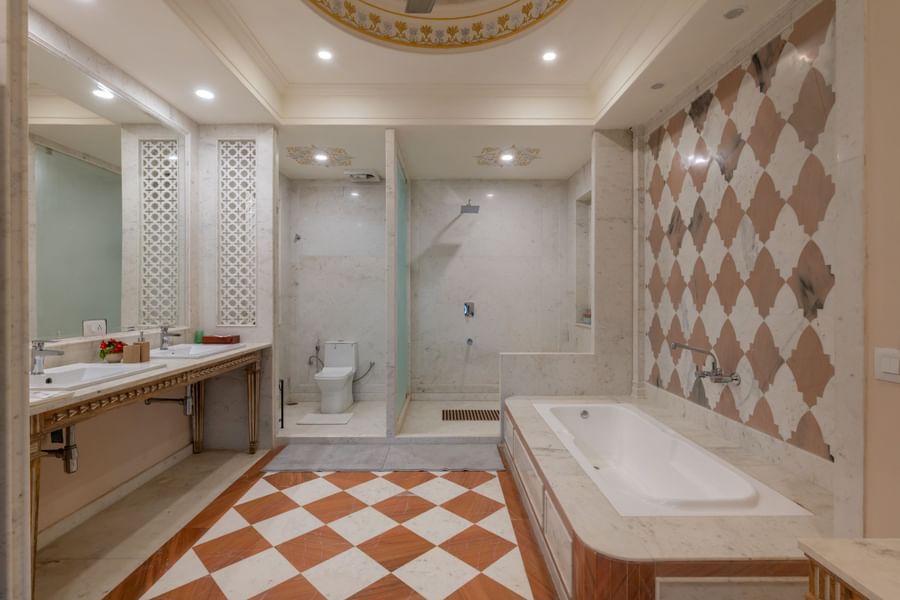 1-Maharani Suite - Bathroom - Umaid Palace - Luxury Resort Near Jaipur-1