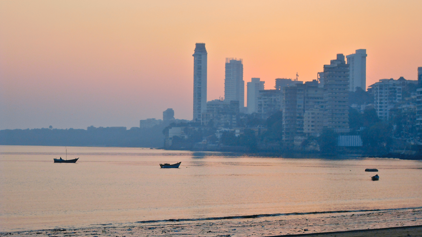 Why Business Travelers Prefer Hotels Near the Airport & Beach
