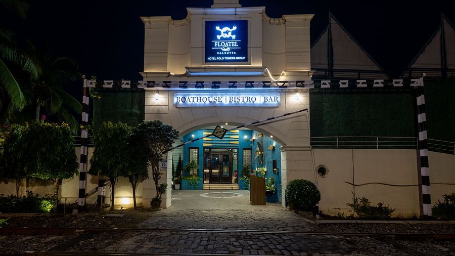 Facade image of the the entrance of polo floatel, hotel in Kolkata
