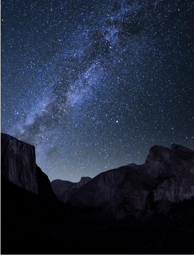 View of the milky way over the mountains of Yosemite National Park