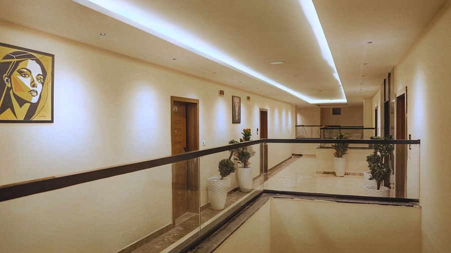 Corridor (2)