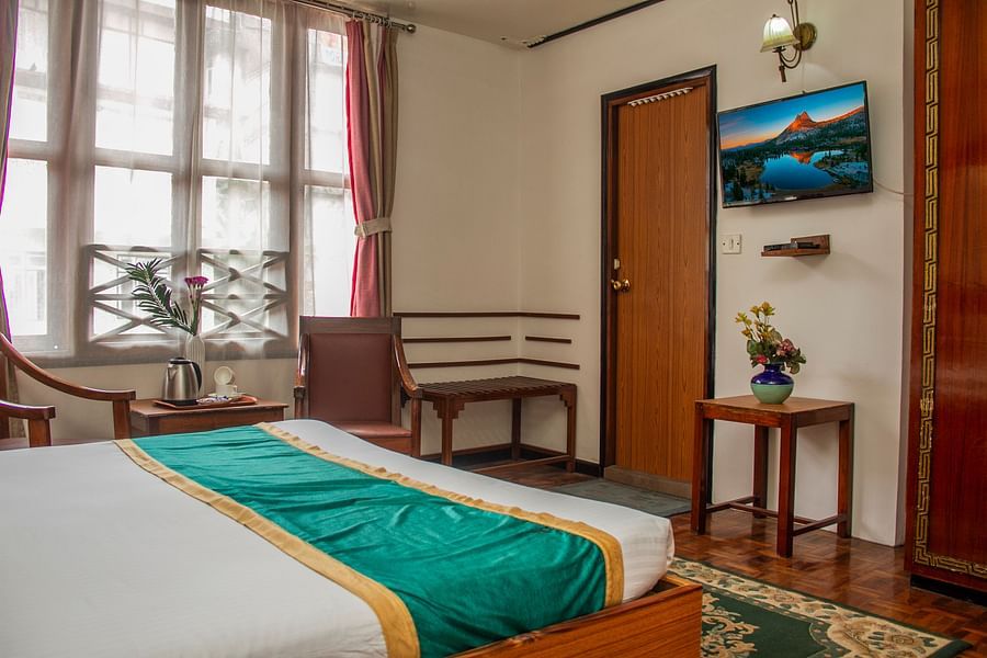 Hill CLUB ROOM 2