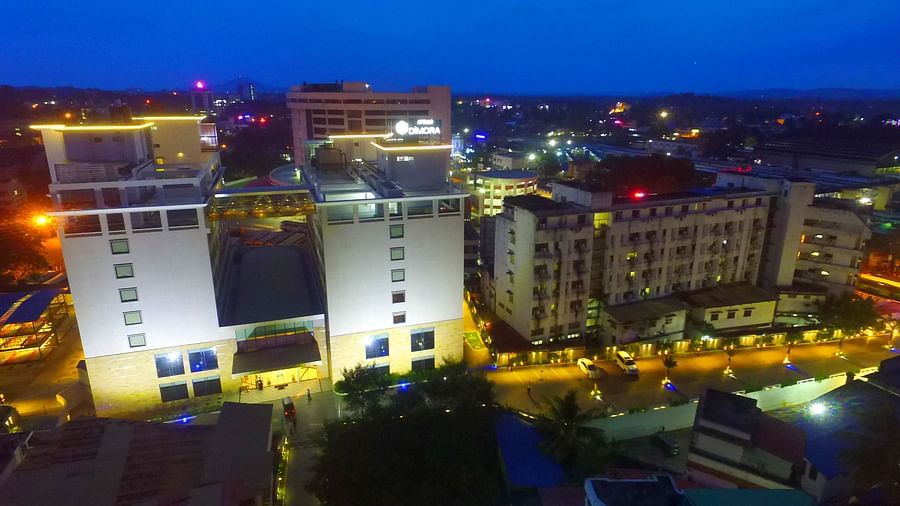 Apollo Dimora, Thiruvananthapuram facade at night