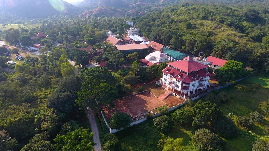 Hill View Resorts 54