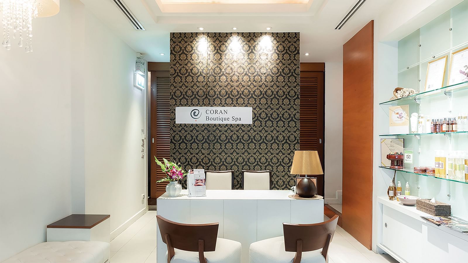 Overview of the reception at Coran Boutique Spa - Night Hotel Bangkok