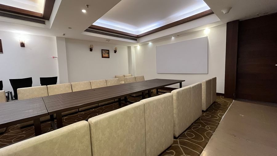 meeting and conference area with projector and audio-visual equipment for corporate and other small-scale events3