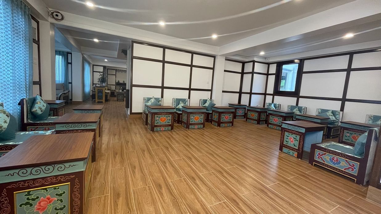 A restaurant with well decorated seating arrangements - Voyage Glenz Resort