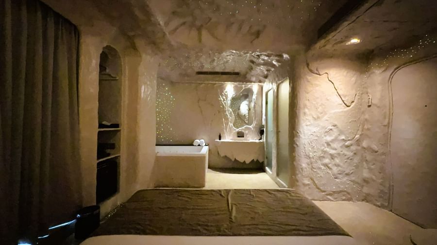 Jugnu Room With Grand Jacuzzi