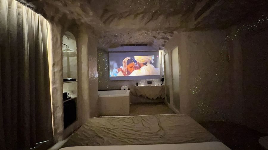 Jugnu Room With Grand Jacuzzi