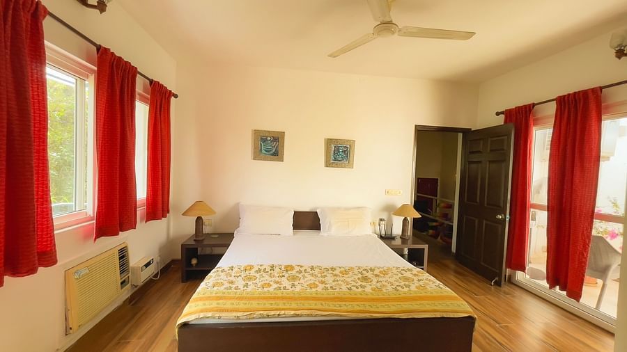 King bed with an ac below the window at el benito goa