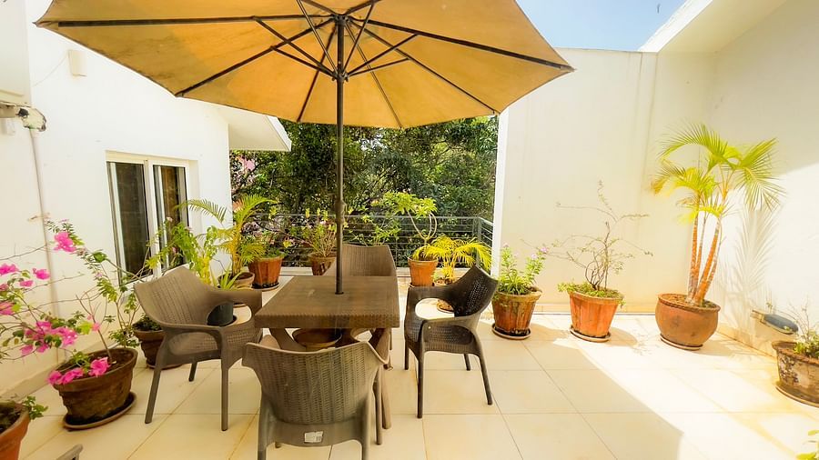 seating arrangements below a big unbrealla in the terrace of El Benito Goa