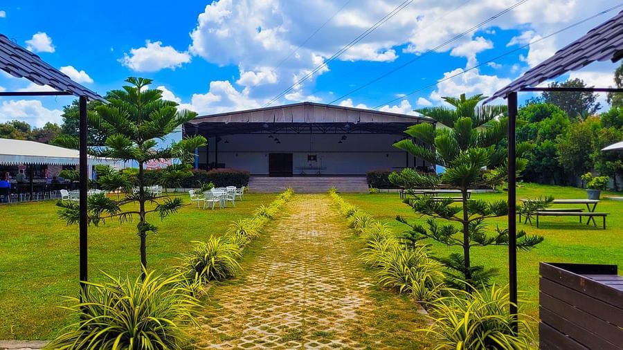 Wide view of lush green garden during the day | Vistar Resort, Bengaluru