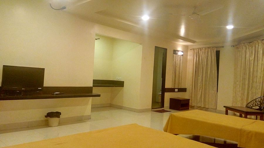 Deluxe AC at Kohinoor Square Kolhapur Hotels in Kolhapur 3