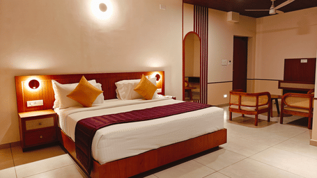 A twin room at Bliss Giriya By Bergamont Tiruvannamalai with two beds and wooden furnishings.