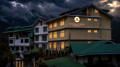 Night View of the Valmere Magnolia Boutique hotel & Spa, Pelling