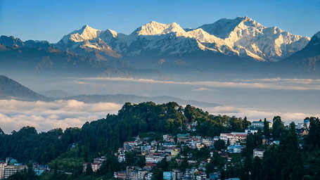View of the Darjeeling City and Kanchenjunga