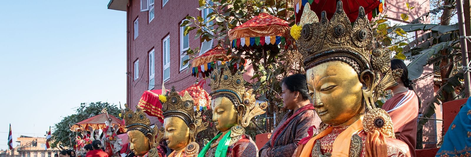 Idols lined up at the Samyak dan festival
