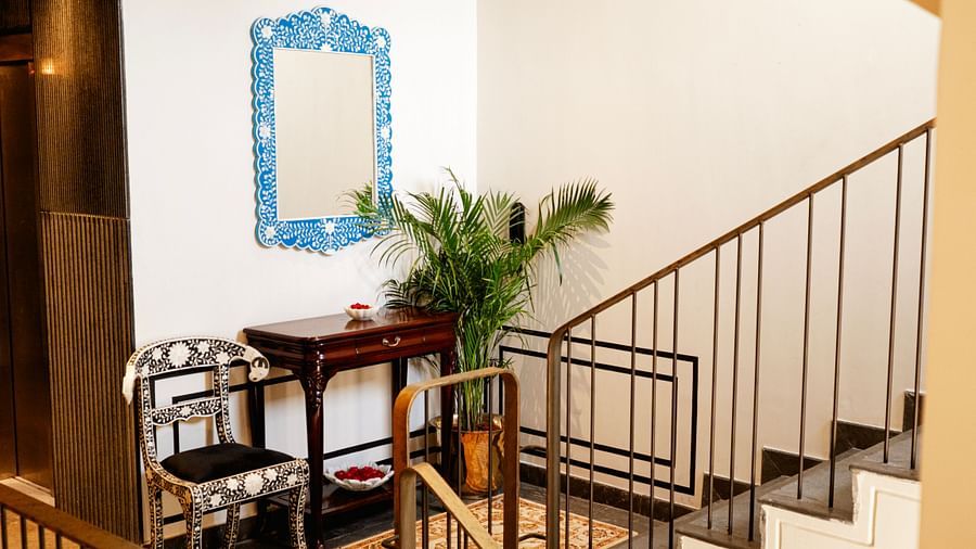 mirror corridor 2