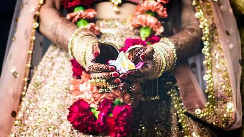 bride holding flowers 