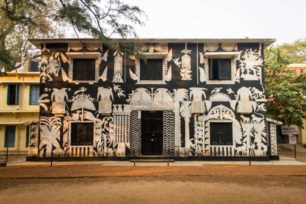image of a building in shantiniketan in west bengal with wall graffiti done over it 