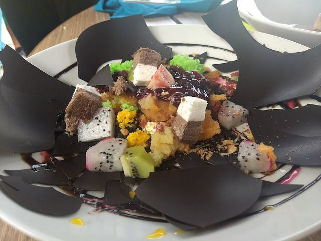 An image of a dessert served on a plate