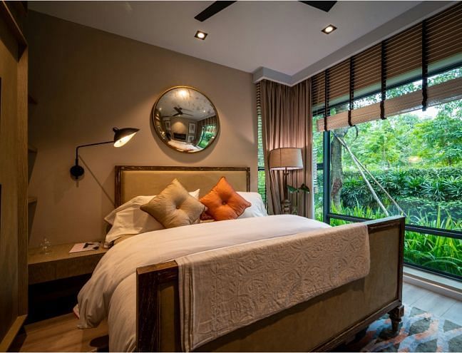 A hotel room with a double bed and large windows - Narrow Gauge Inn - A Serenite Hotel Near Fish Camp.